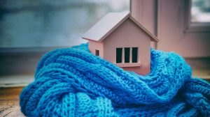 immagini di una casa avvolta in una sciarpa per le nuove promozioni sulle caldaie di Legname termoidraulico a enna